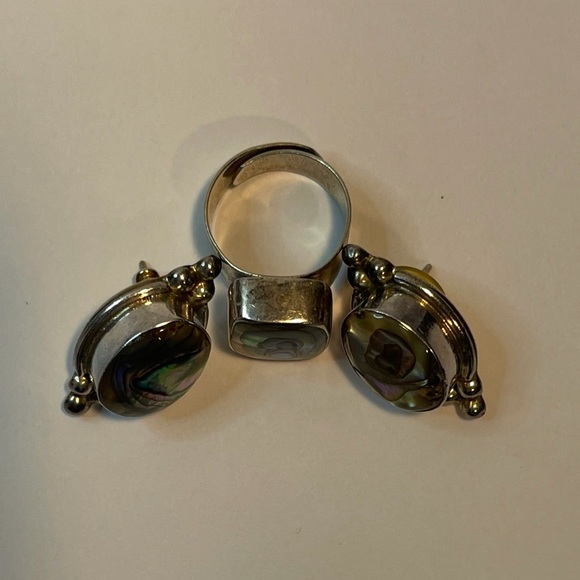 A set of 925 sterling silver earrings and a ring (one size fits all) - Picture 4 of 6